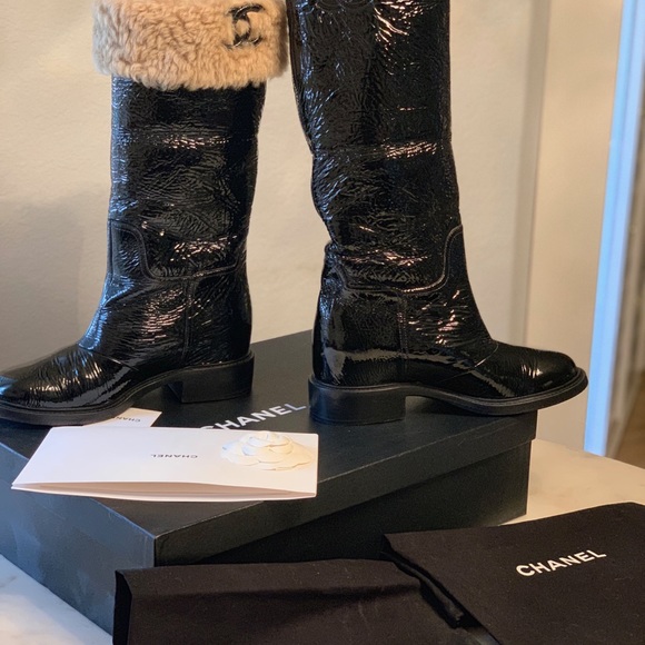 Authentic pair of CHANEL wool lined boots. - Picture 6 of 8